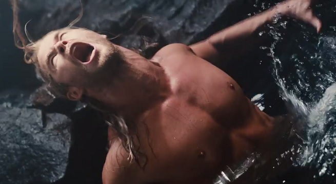 thor-in-water-ultron-age-movie-still